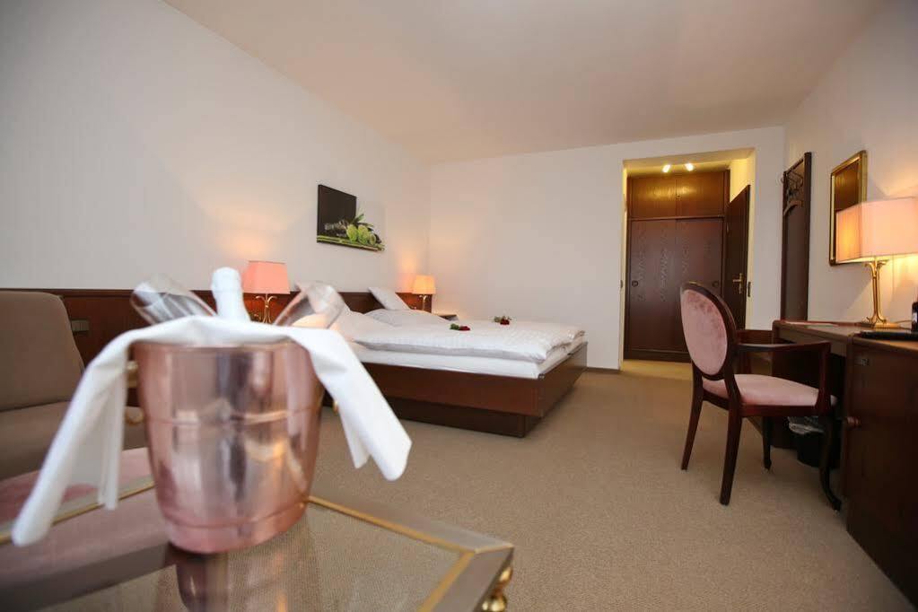 Hotel Am Peterstor Montabaur Bagian luar foto